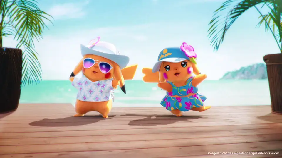 Zwei Pikachu in Sommerkleidung mit Hut und Sonnenbrille am Strand mit türkisem Meer